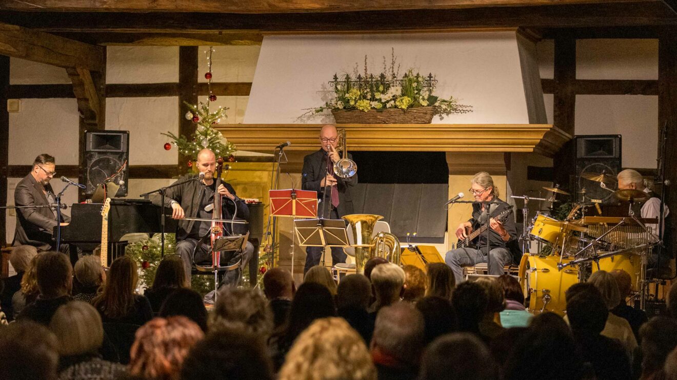 Ombre di Luci spielen ihr Weihnachtskonzert in der Wallenhorster Hofstelle Duling. Foto: André Thöle / Gemeinde Wallenhorst