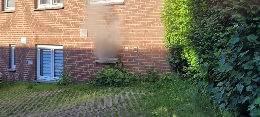 Die Feuerwehr Wallenhorst wurde nach Hollage zu einem Feuer in einem Mehrfamilienhaus alarmiert. Foto: Marc Dallmöller / md-foto.com