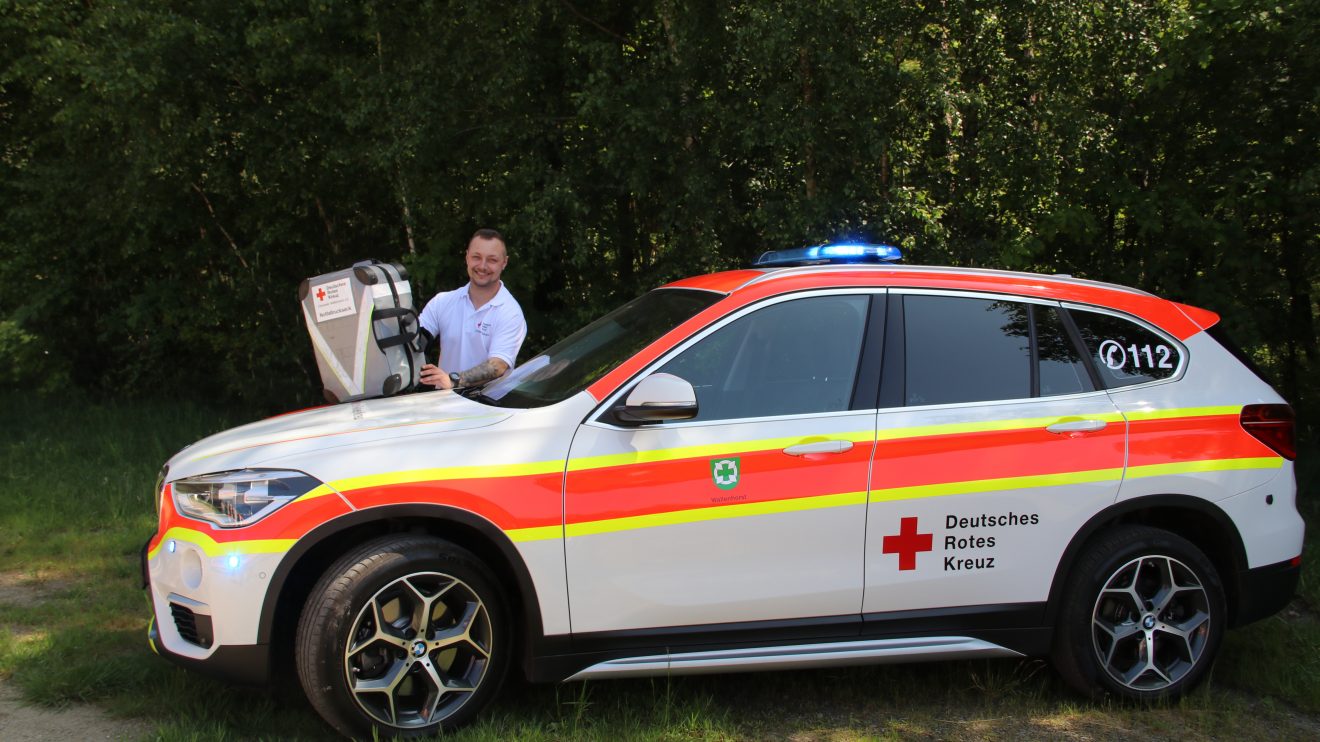 Die Sanitäter vor Ort vom DRK Wallenhorst mit ihrem neuen Einsatzfahrzeug. Foto: Marc Dallmöller