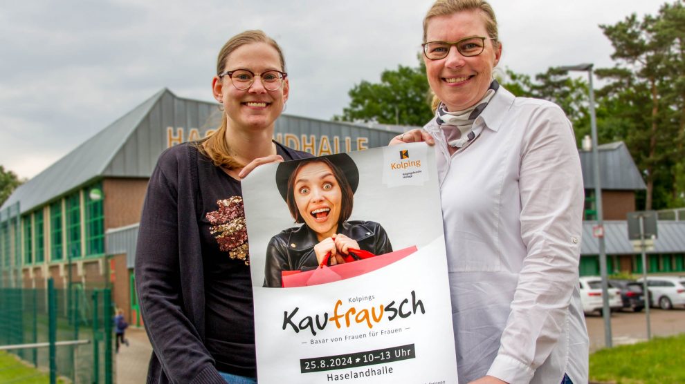 Janina Bode und Martina Unland organisieren „Kolpings Kaufrausch“. Foto: André Thöle