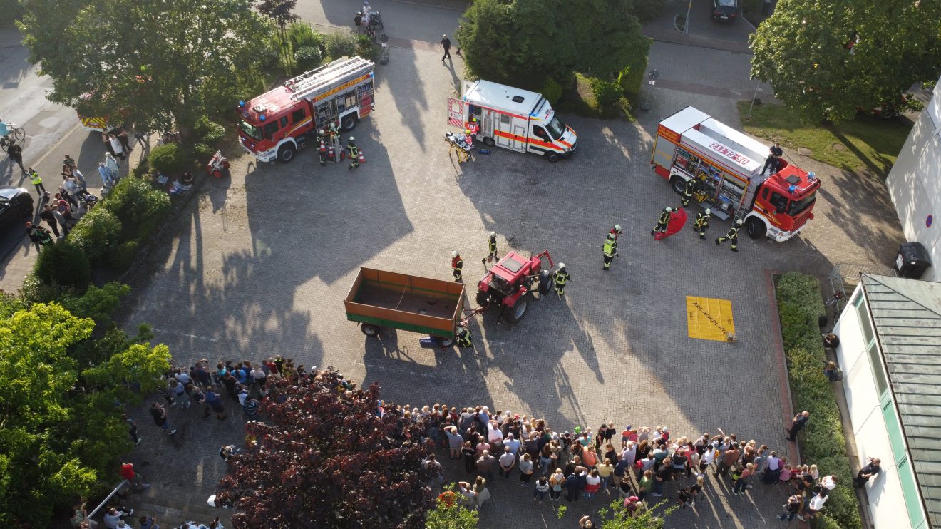 Einsatzübung der Feuerwehr Wallenhorst und des DRK am Freitagabend an der Realschule. Foto: Marc Dallmöller / md-foto.com