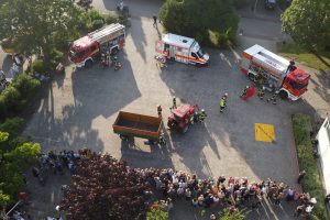 Einsatzübung der Feuerwehr Wallenhorst und des DRK am Freitagabend an der Realschule. Foto: Marc Dallmöller / md-foto.com