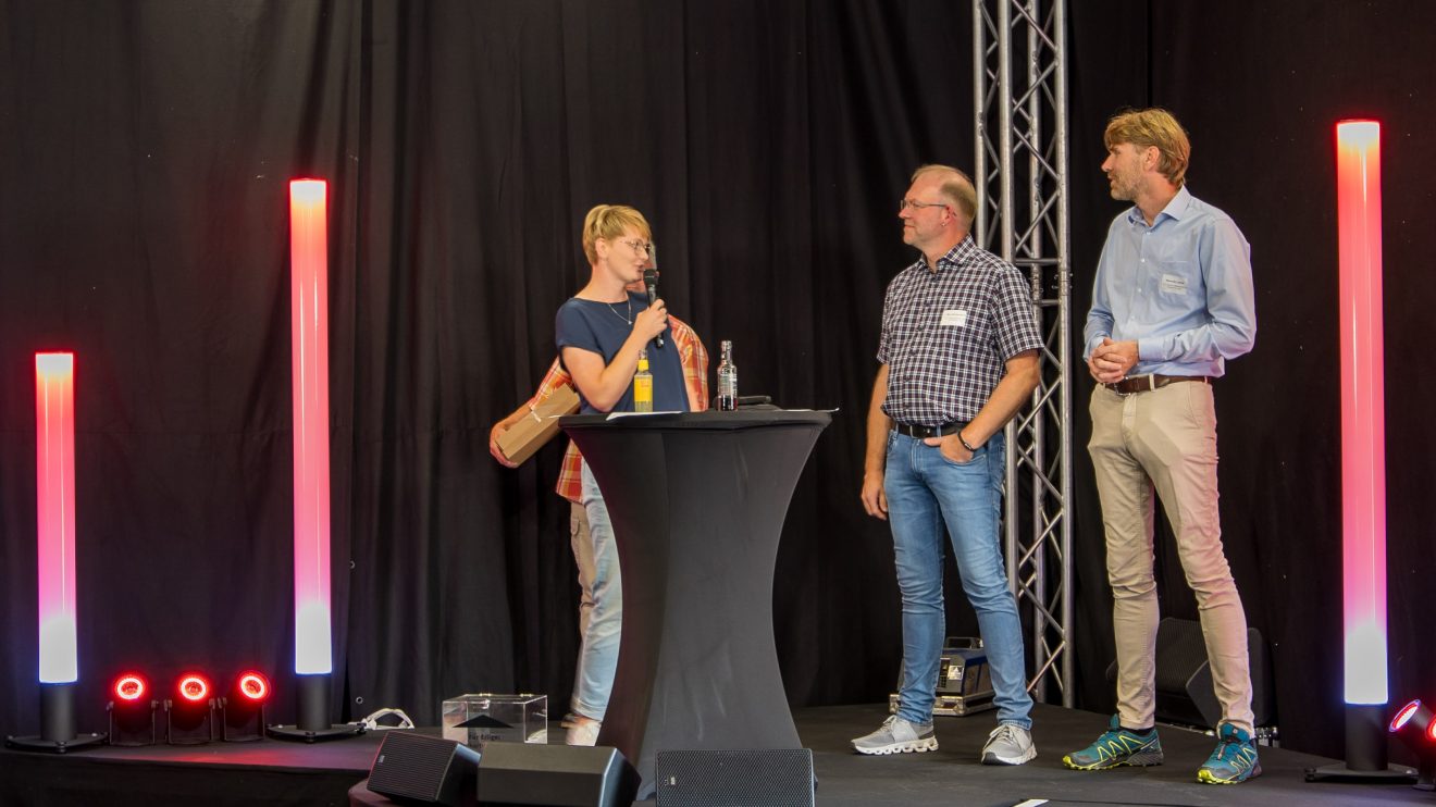 Luisa Berlin im Gespräch mit Marc Breckenkamp und Alexander Lanver (von links). Foto: Gemeinde Wallenhorst / André Thöle