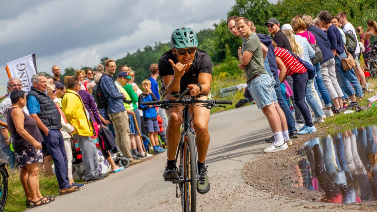 Zweite Disziplin: 20 Kilometer Radfahren. Foto: André Thöle