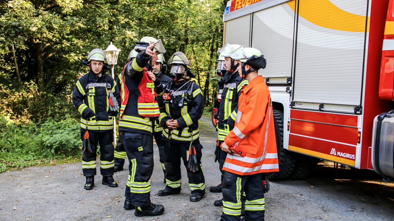 Einblicke in die gemeinsame Großübung der Feuerwehren Wallenhorst und Rulle sowie des DRK Wallenhorst. Foto: Marc Dallmöller