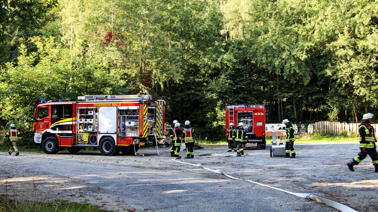 Einblicke in die gemeinsame Großübung der Feuerwehren Wallenhorst und Rulle sowie des DRK Wallenhorst. Foto: Marc Dallmöller