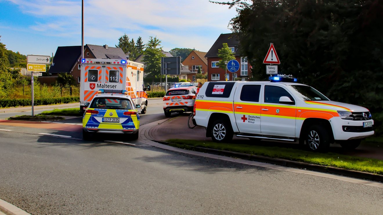 Verkehrsunfall am Wallenhorster Porta-Kreisel: Ein Radfahrer wurde von einem Pkw übersehen. Foto: Marc Dallmöller / md-foto.com