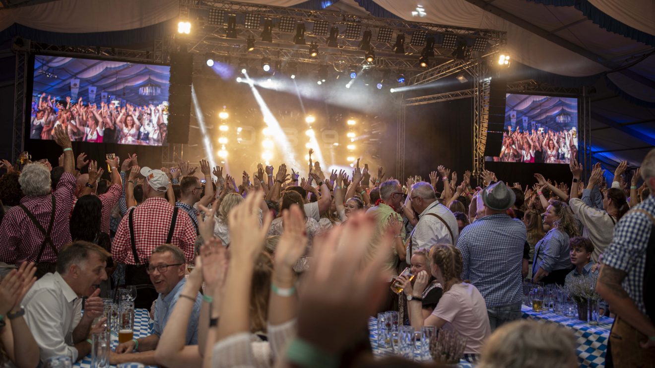 Beste Stimmung im Festzelt. Foto: Dominik Kluge / Kolpingsfamilie Hollage