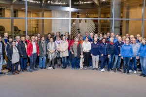 Die Vereine Amal e.V. und der BürgerBus Wallenhorst in Berlin als Besuchergruppe im Bundestag. Foto: Bundesregierung / StadtLandMensch-Fotografie