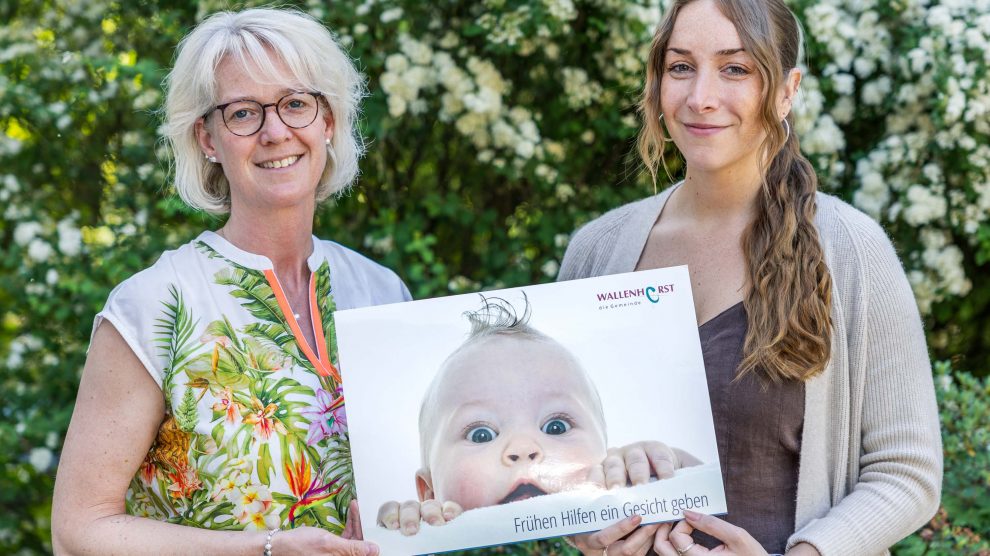 Christina Middendorp (links) und Leonie Winter organisieren in Wallenhorst das Netzwerk „Frühe Hilfen“. Foto: André Thöle / Gemeinde Wallenhorst