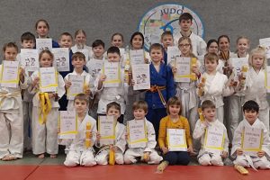 Ein Teil der erfolgreichen Judo-Prüflinge im Februar bei BW Hollage. Foto: Blau-Weiss Hollage