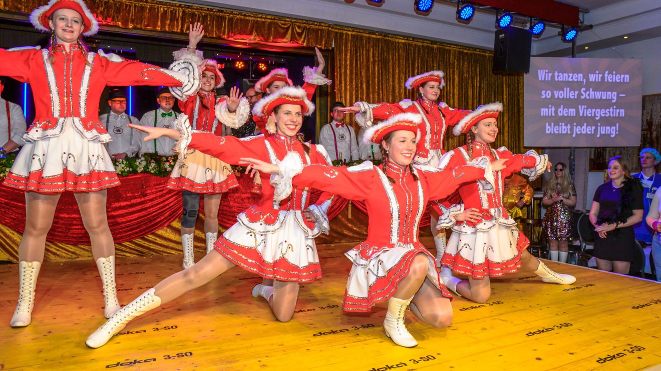 Tanzen ihre letzte Session: die „Tanz Teens Twenty Ten“. Foto: Kolpingsfamilie Hollage / Kurt Flegel