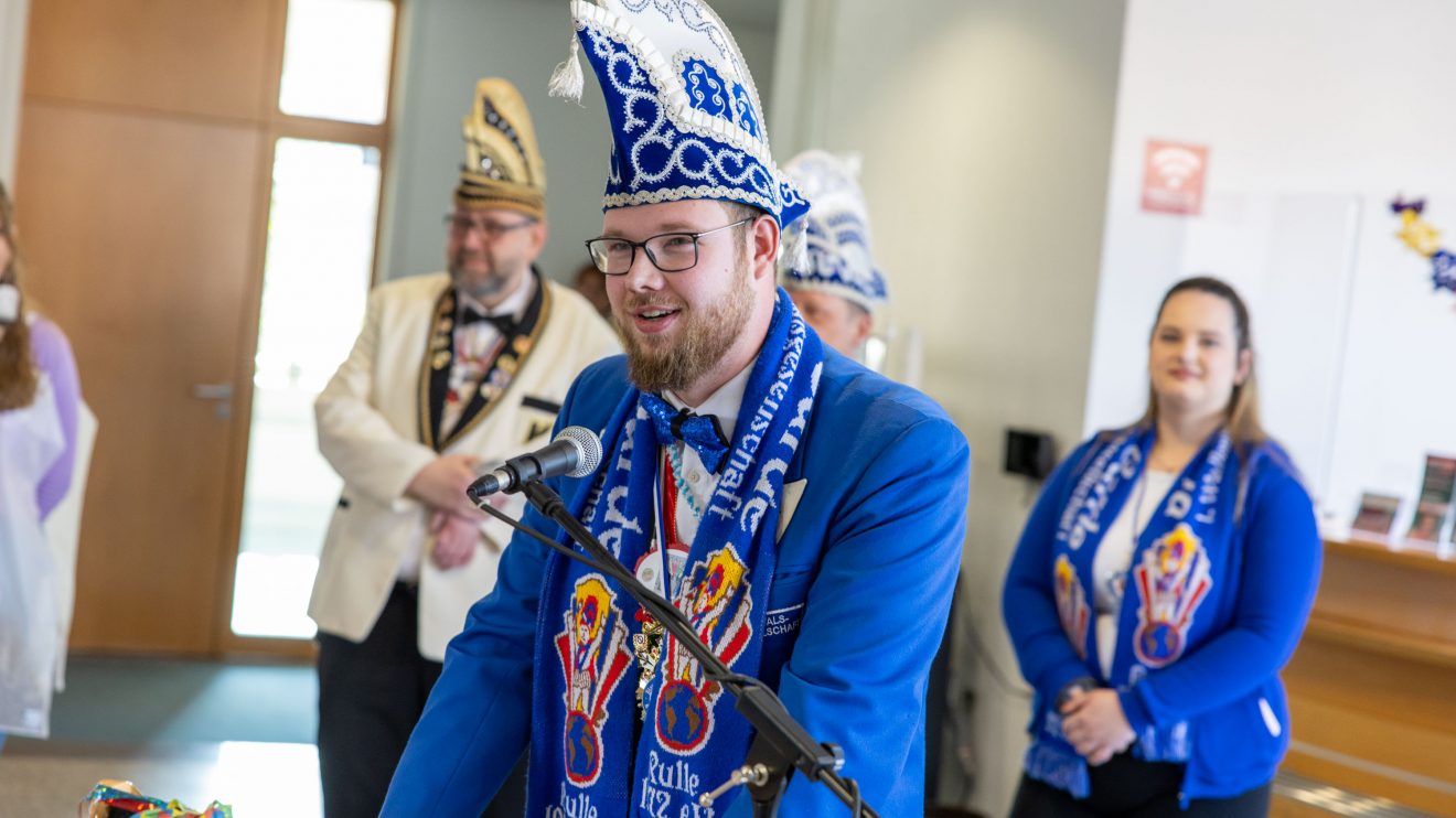 Schlüsselrückgabe der Blau-Weißen Garde Rulle. Foto: Gemeinde Wallenhorst / André Thöle